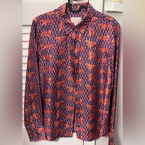 J. Crew 100% silk button down shirt Size: 10, fit small. Tigers print pattern - Picture 2 of 6